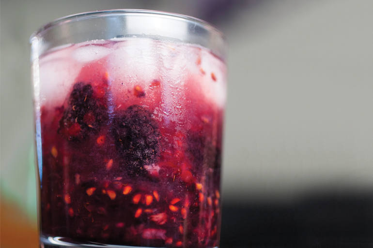 blackberry gin drink